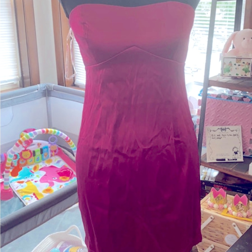 Strapless fitted silky dress